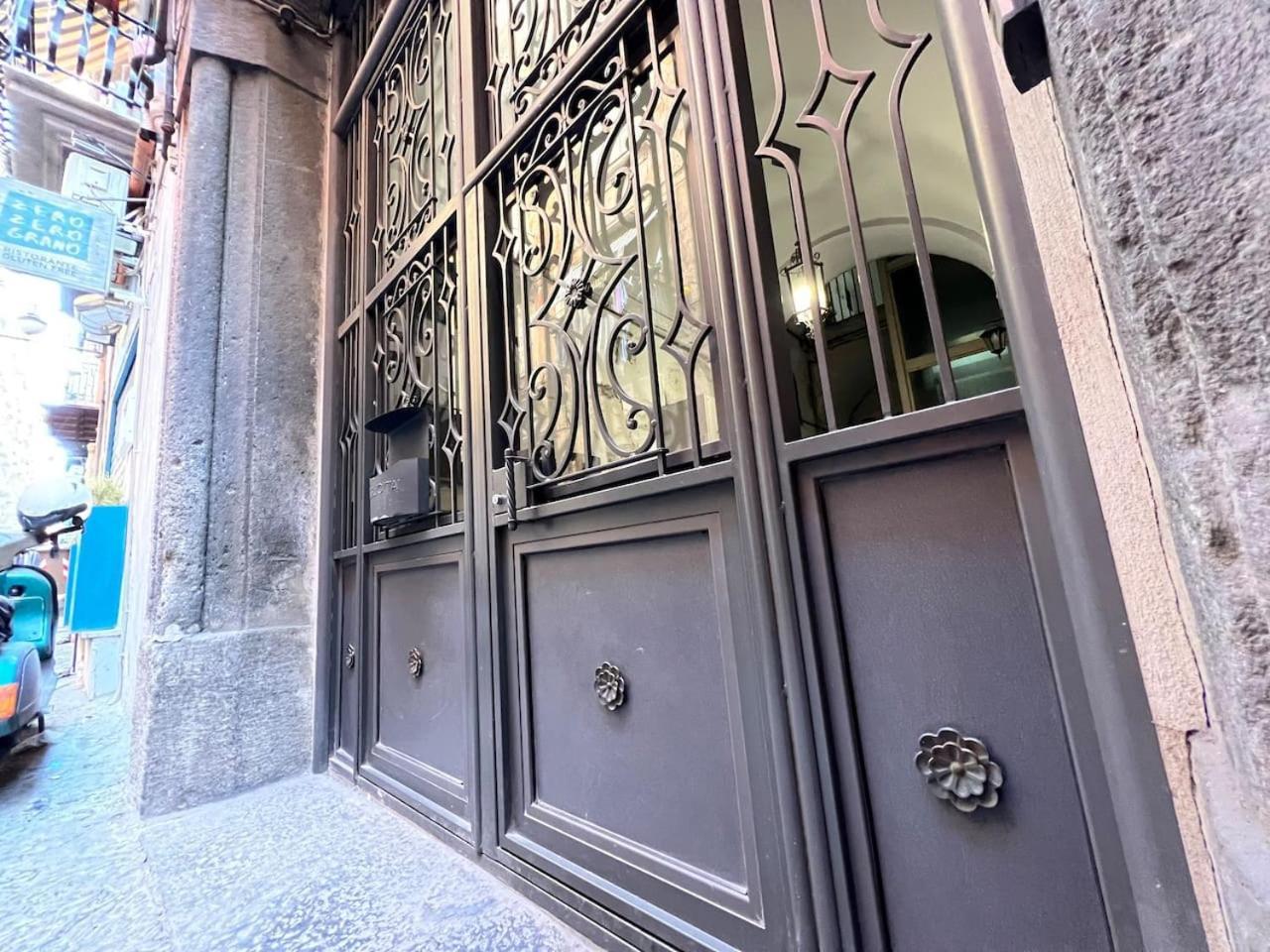 Traversa Toledo, Intero Appartamento Al Plebiscito 나폴리 외부 사진
